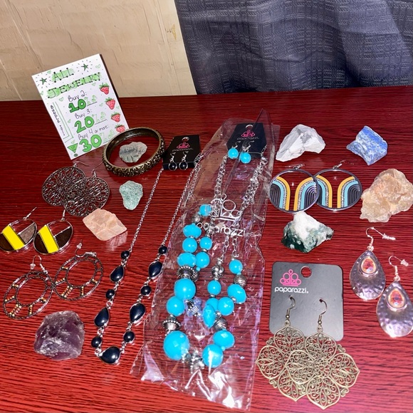 Floral Dark Gold Mandala Pattern Earrings Paparazzi - Picture 5 of 7